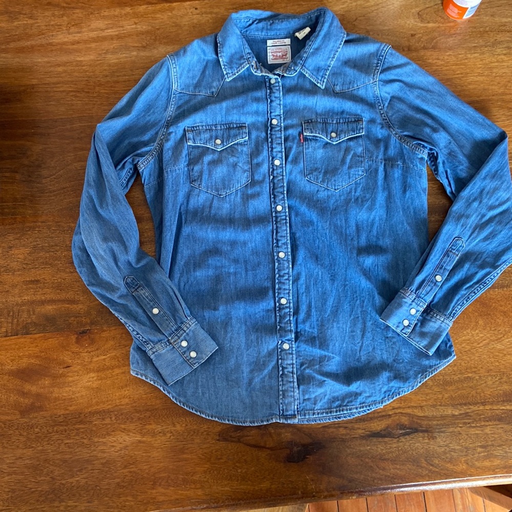 Levi’s snap button shirt